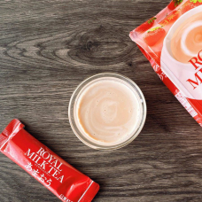 NITTOH Royal Milk Tea Amaou розчинний чорний чай з молоком та смаком полуниці, 8 шт