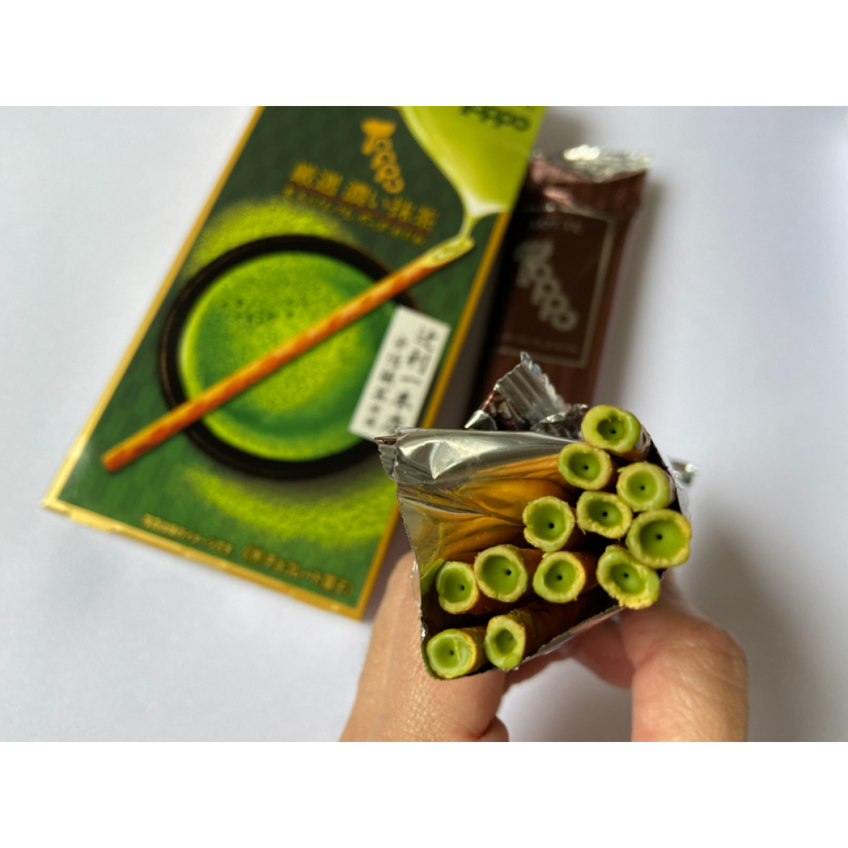 LOTTE Toppo Matcha палички з матча-кремом, 72 г