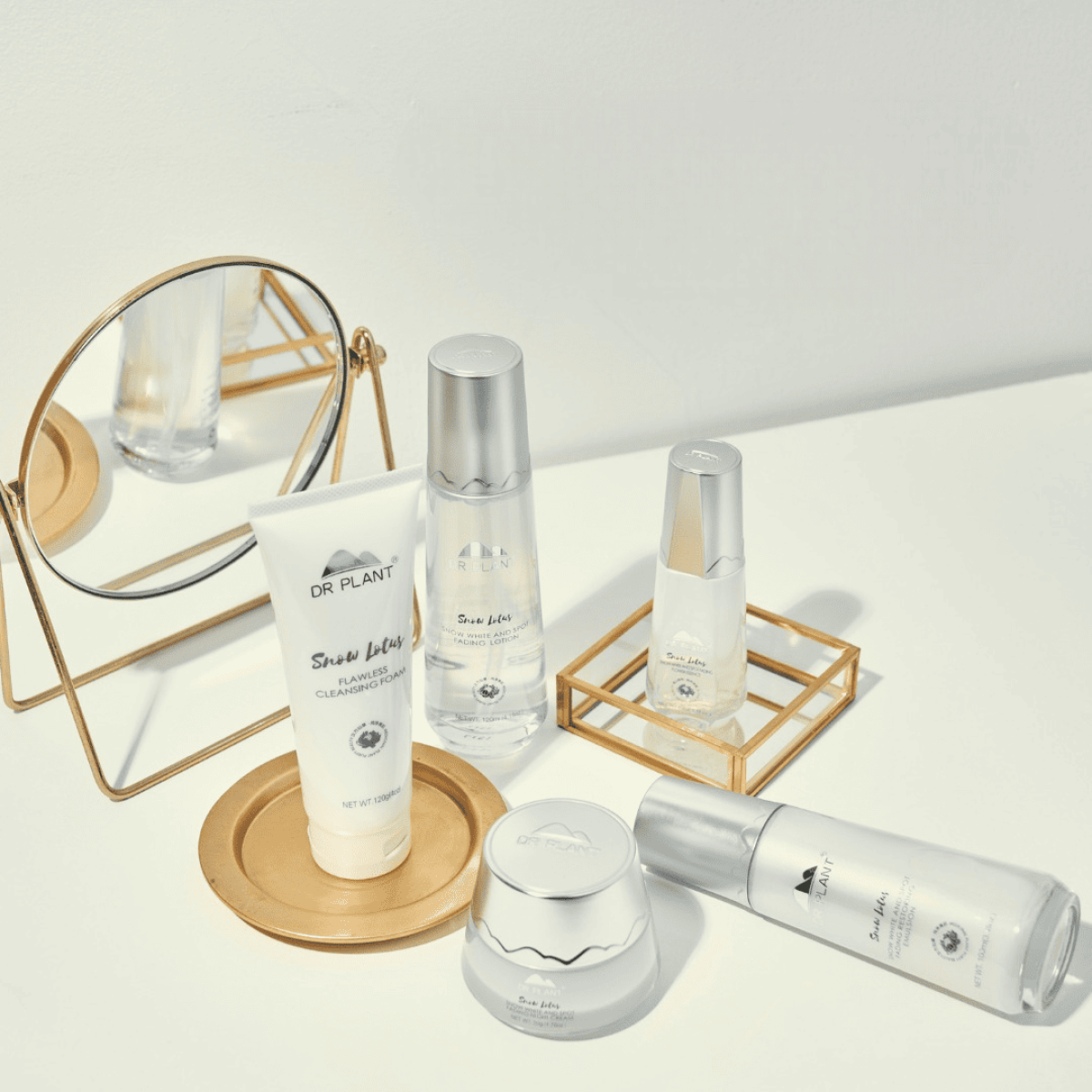 DR.PLANT Snow White Moisturizing Cleansing Foam зволожуюча пінка для вмивання для сяйва шкіри обличчя, 120 г