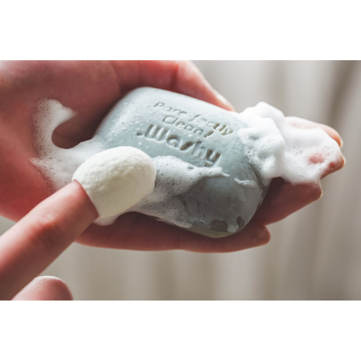 PELICAN Dot Washy очищувальне мило-скраб для обличчя та догляду за порами, 80 г