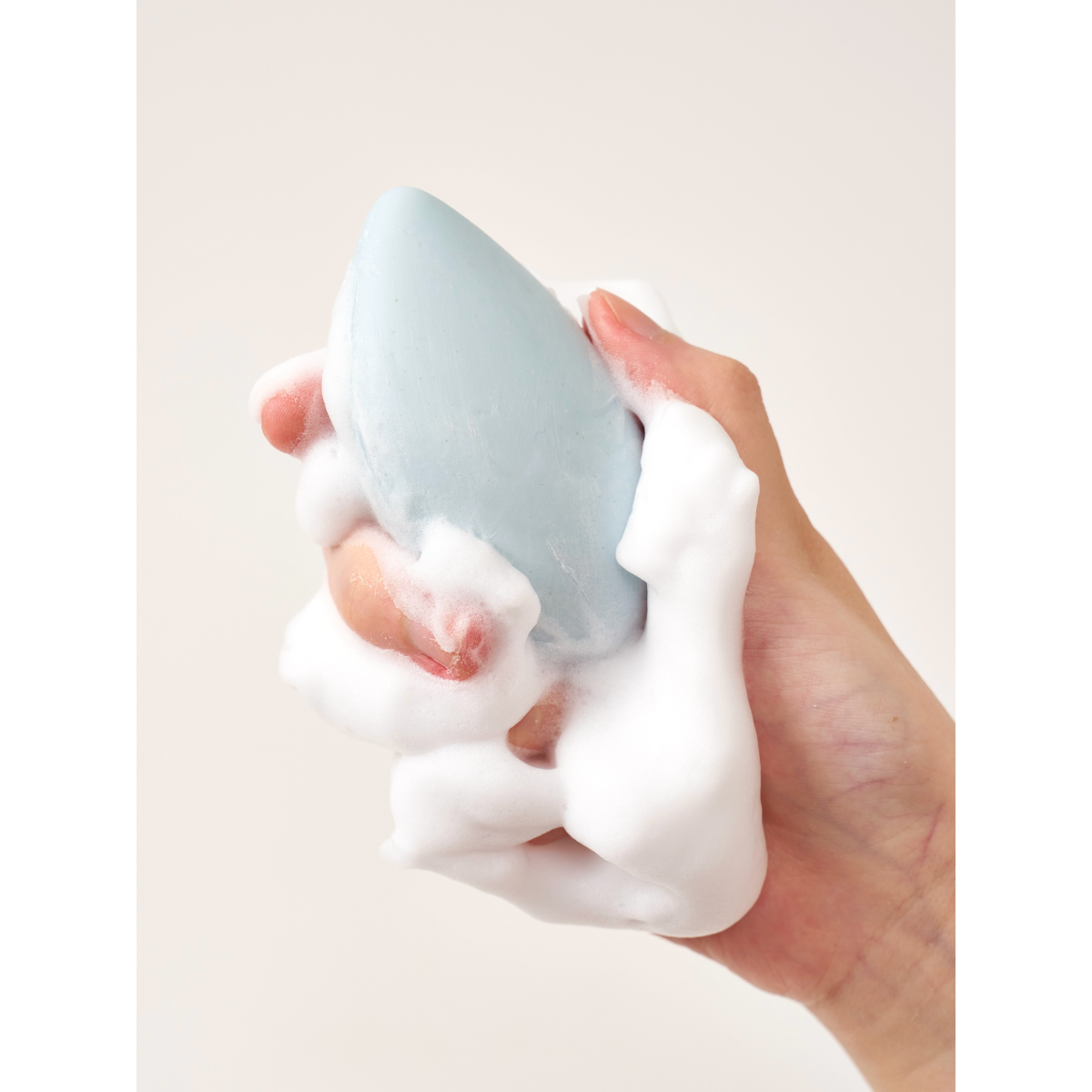 PELICAN Smooth Powder Soap очищувальне мило для тіла від поту та надлишку себуму, 75 г