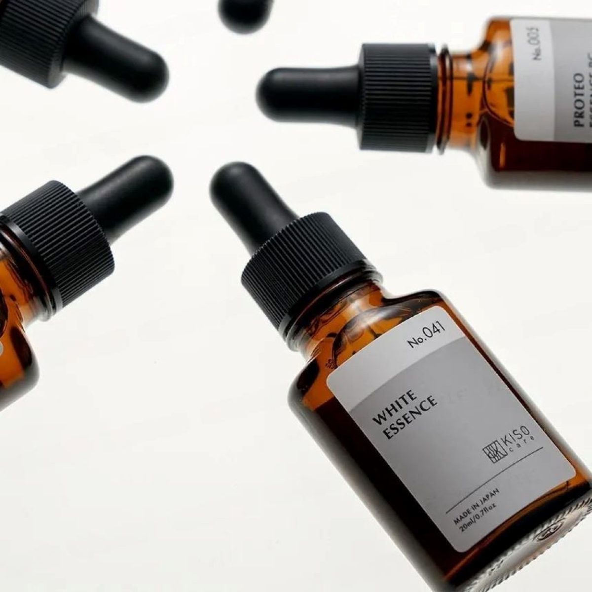 KISOCARE White Essence сироватка з 1% вмістом фулерену та альфа-арбутину, 20 мл