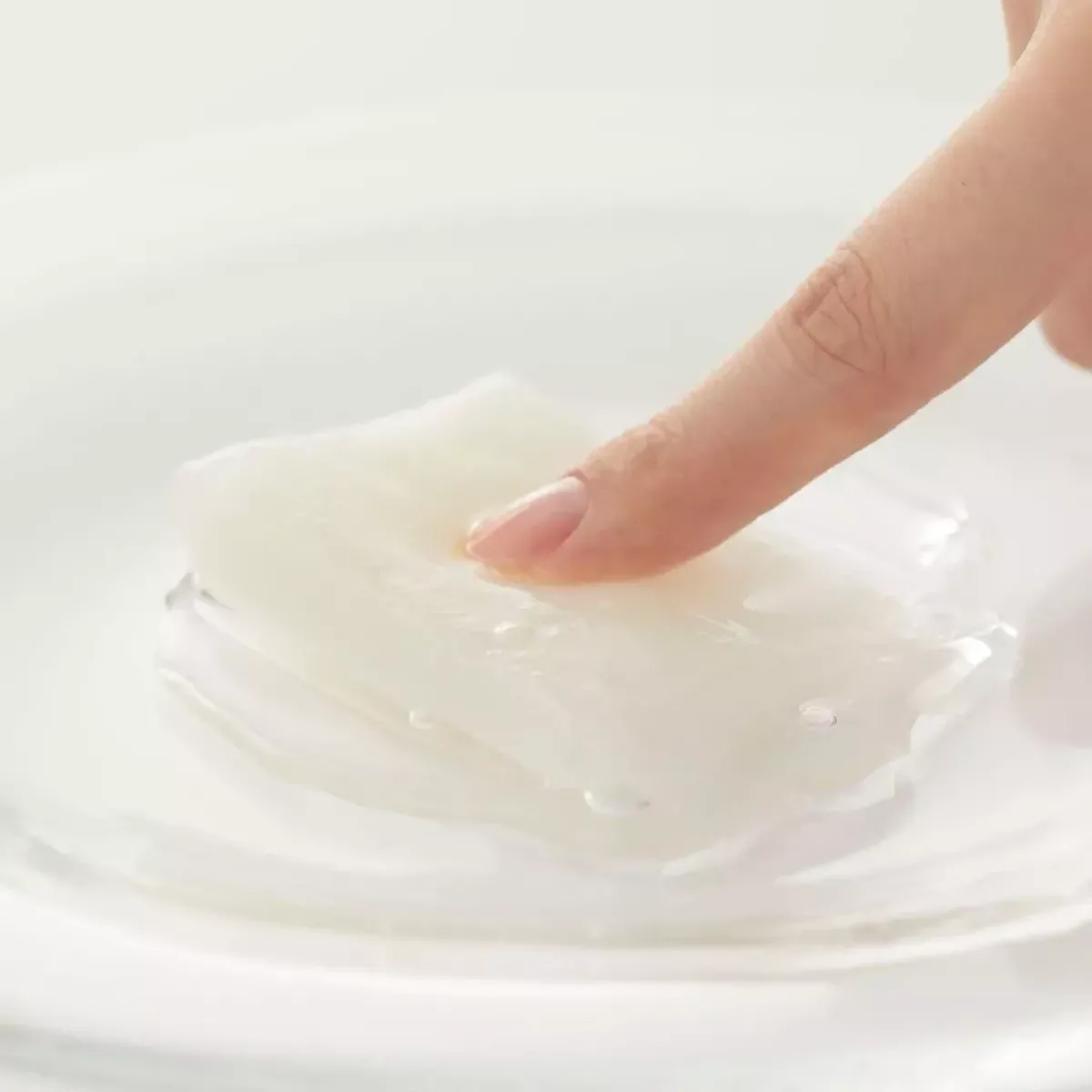 LULULUN Face Mask Hakone Hydrangea интенсивно увлажняющая маска с экстрактом гортензии, 1 шт