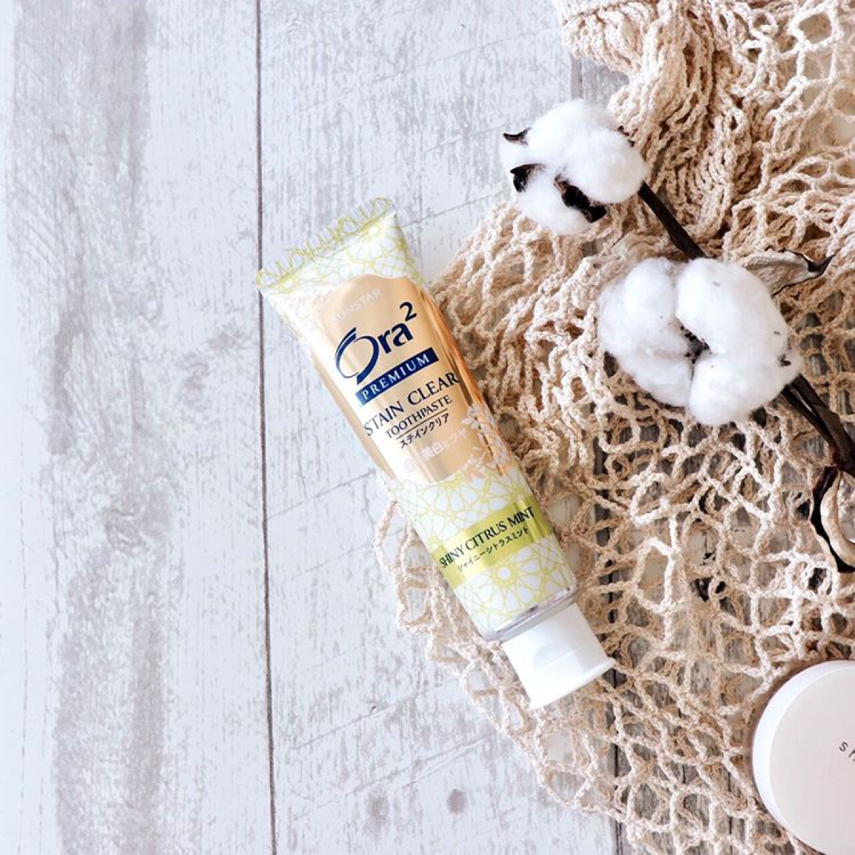 SUNSTAR Ora2 Premium Citrus Mint преміальна відбілююча зубна паста (цитрусова м'ята), 100 г